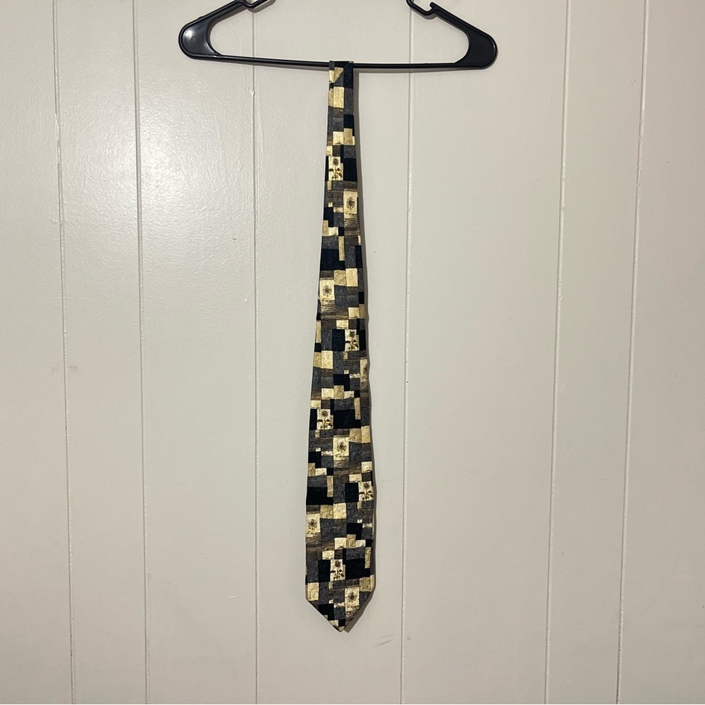 Ermenegildo Zegna Men’s 100% Silk Tie Black Gold Geometric Made Italy